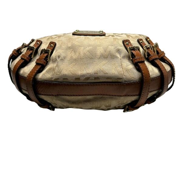 Michael Kors Logo with extra hardware EUC - Picture 5 of 9